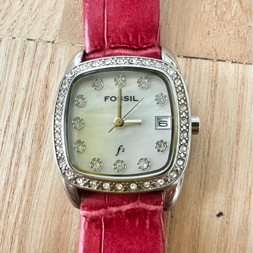 Fossil F2 ladies silver tone rectangular fashion watch NEW BATTERY
